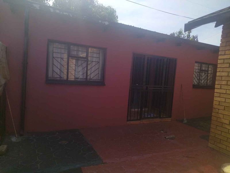 5 bedrooms house for sale Soshanguve FF - Photo 7