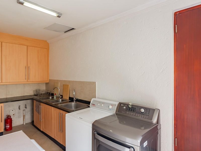 5 Bedroom House to Rent in Dainfern Golf Estate - Photo 6