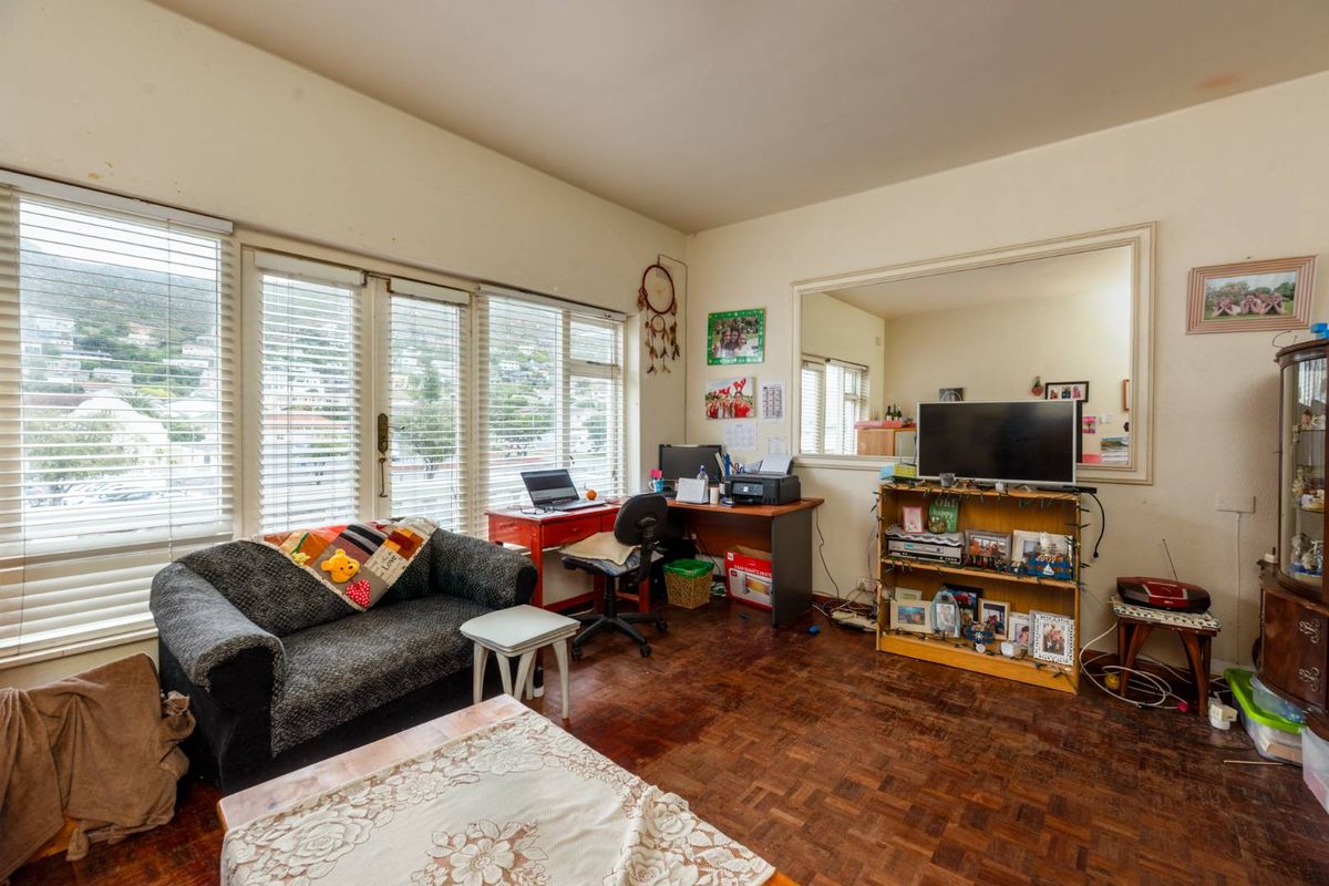 Spacious First-Floor Apartment with Mountain Views - Photo 5