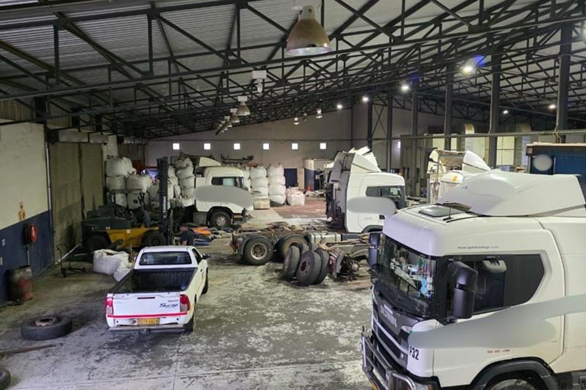 Industrial warehouse for sale in Brakwater - Photo 5