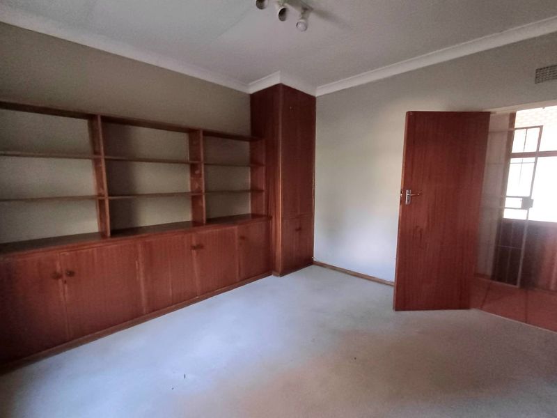 Spacious 4-Bedroom Home  in a Prime Location - Photo 10