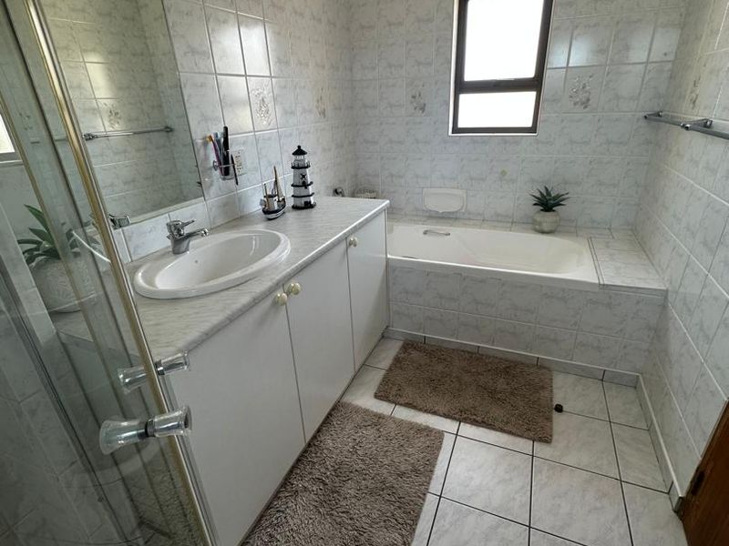 4 bedrooms Townhouse for sale in Mainau Complex, close to KFC in town, Swakopmund, Selling price N$3,675,000 cost excluded - Photo 4