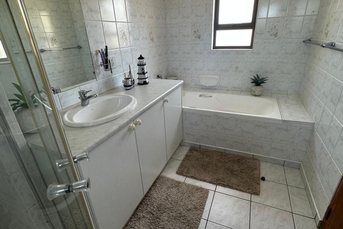 4 bedrooms Townhouse for sale in Mainau Complex, close to KFC in town, Swakopmund, Selling price N$3,675,000 cost excluded - Photo 4