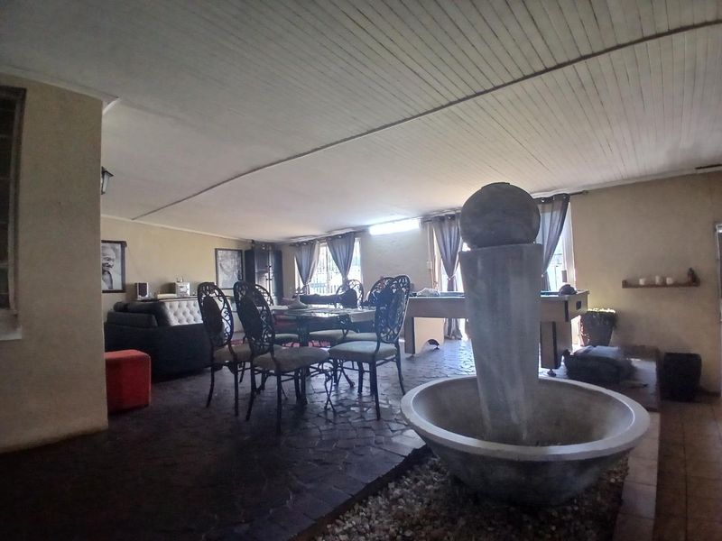 Family Home with three Cottages for Sale - Photo 10