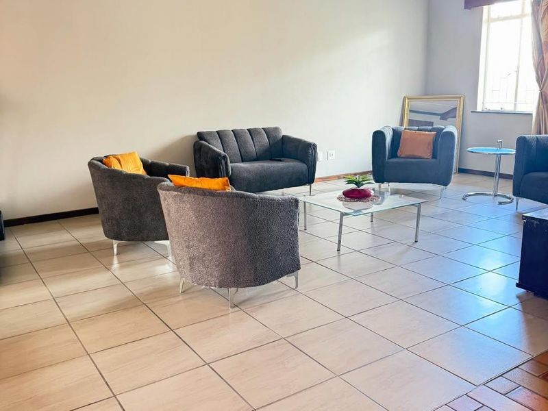 Spacious Family Home with Flat in Prime Eros Park Location - Photo 6