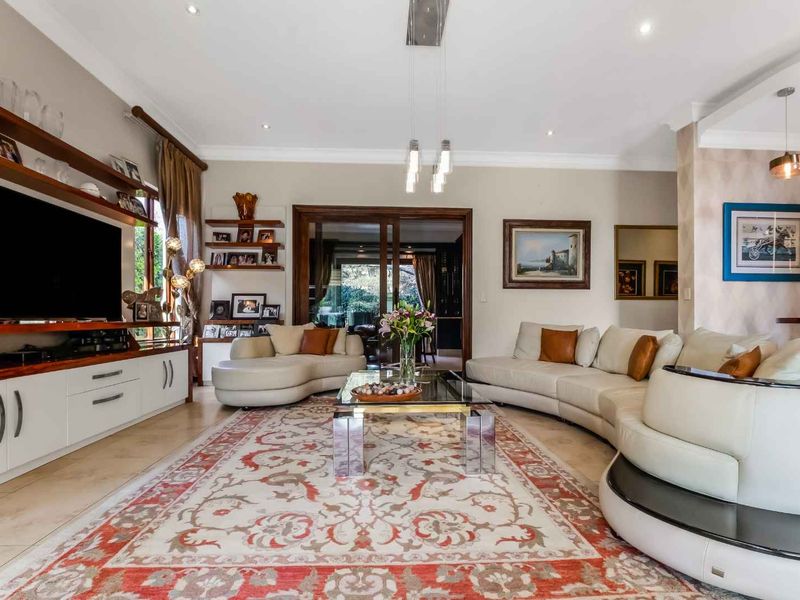 DESIRABLE MOVE-IN READY FAMILY HOME - NESTLED IN THE QUIET HAWTHORN VILLAGE ESTATE - Photo 10