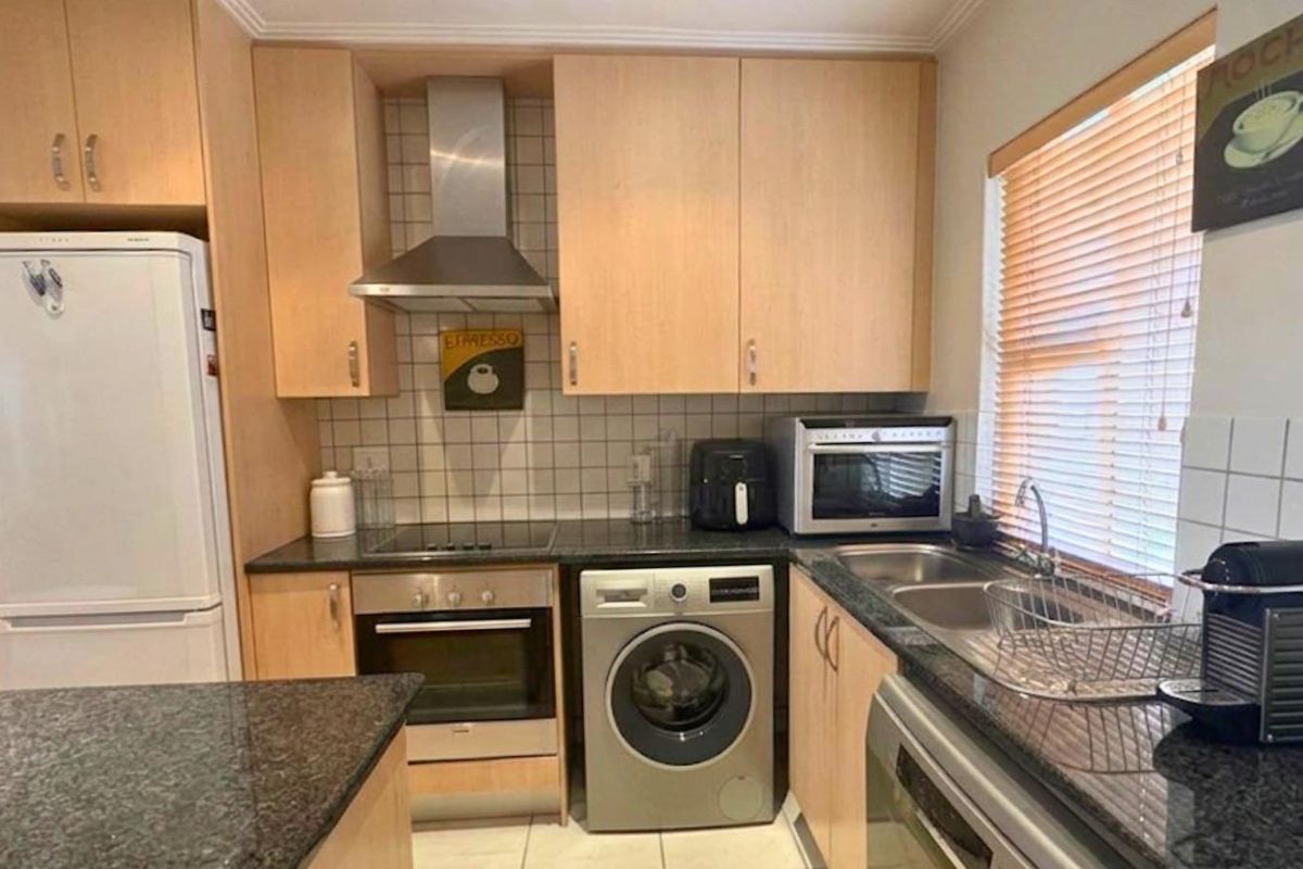 Contemporary 2-Bedroom Apartment Minutes from Sandton CBD - Photo 3