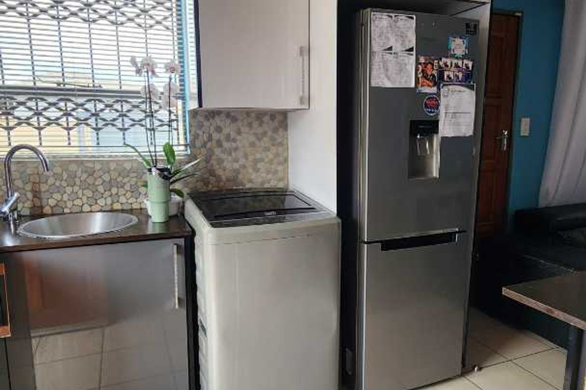 3 Bedroom House For Sale in The Orchardss - Photo 3