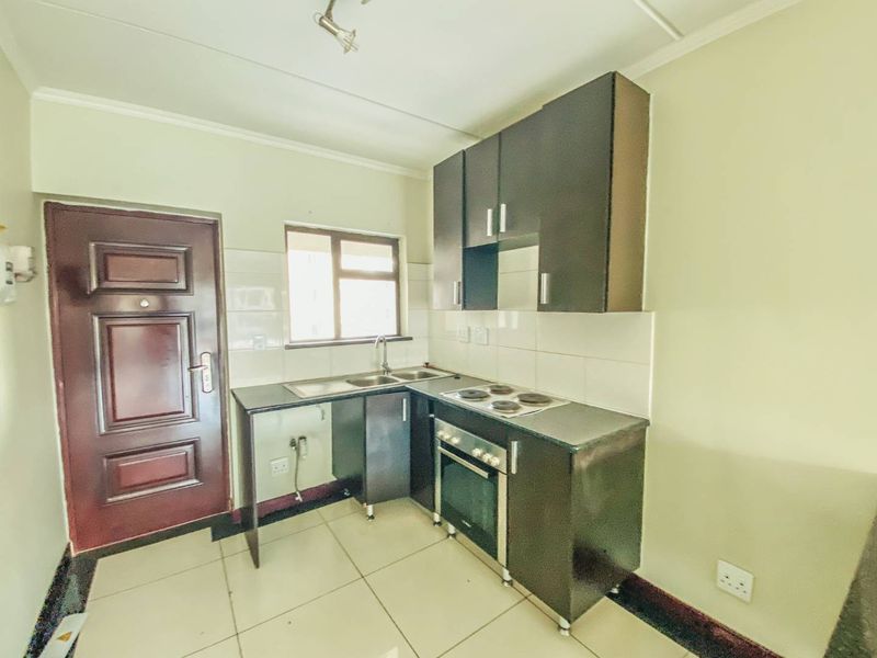 Spacious 2-Bedroom Home with Covered Parking in Secure Estate - Photo 3