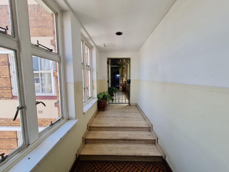 **Luxurious Apartment Complex in Highly Desirable Killarney** - Photo 8