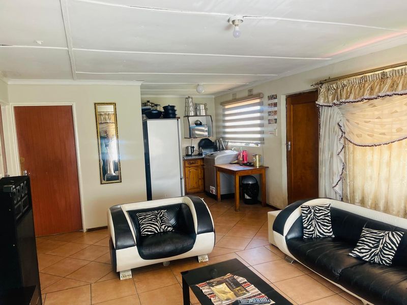 2 Bedroom House for Sale - Photo 7