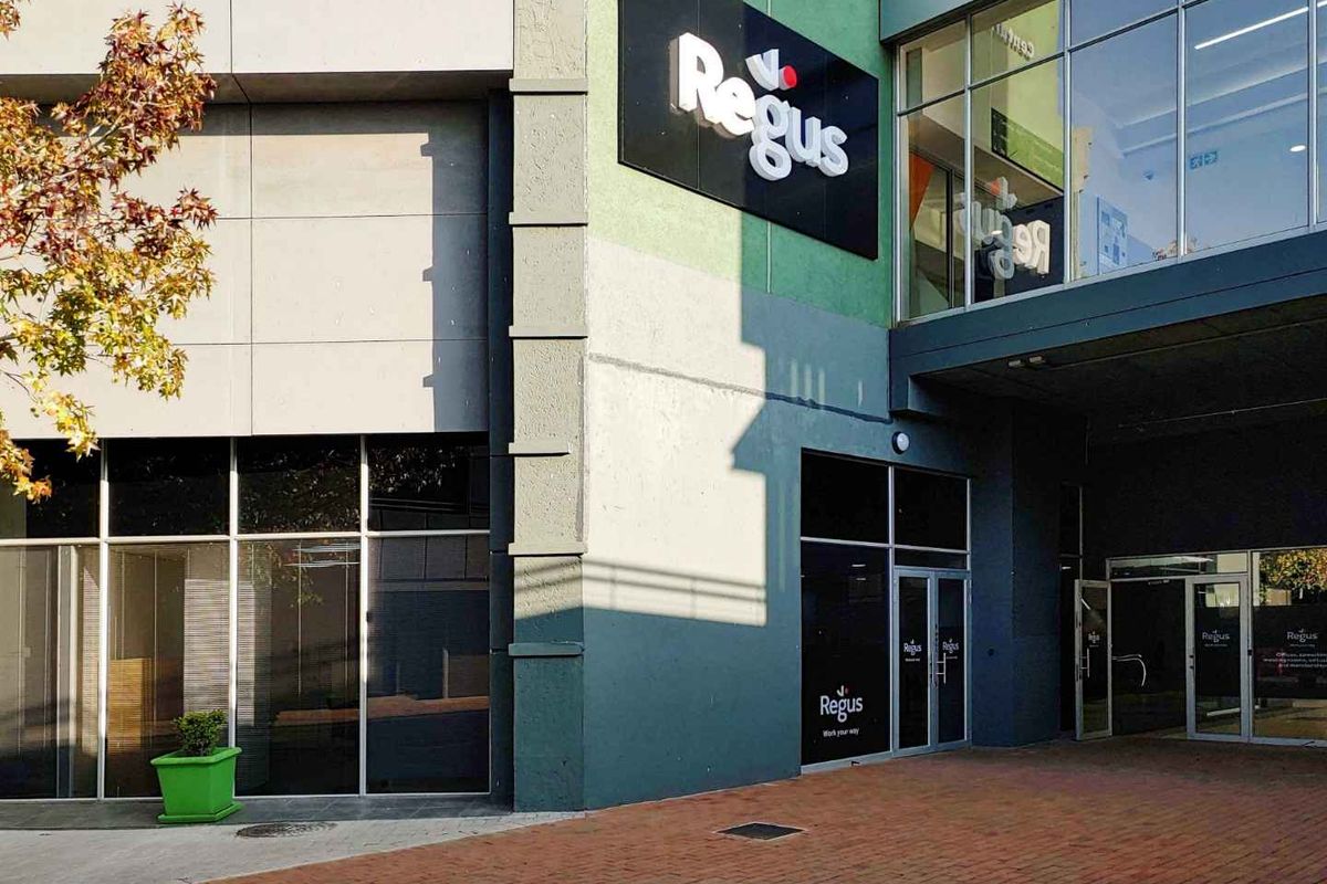All-inclusive access to coworking space in Regus Centurion Mall. - Photo 2