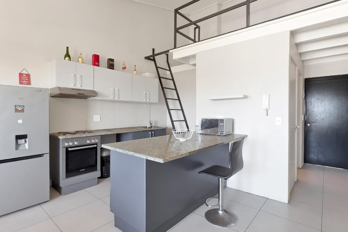 TRENDY OBS APARTMENT WITH ELEVATED VIEWS - Photo 3