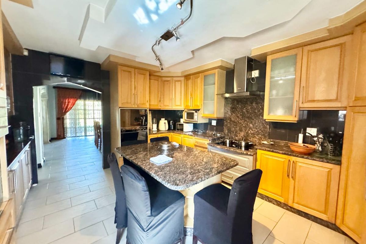 Hendra Estates - Exquisite Large Family Home For Rent In Somerset Park! - Photo 4
