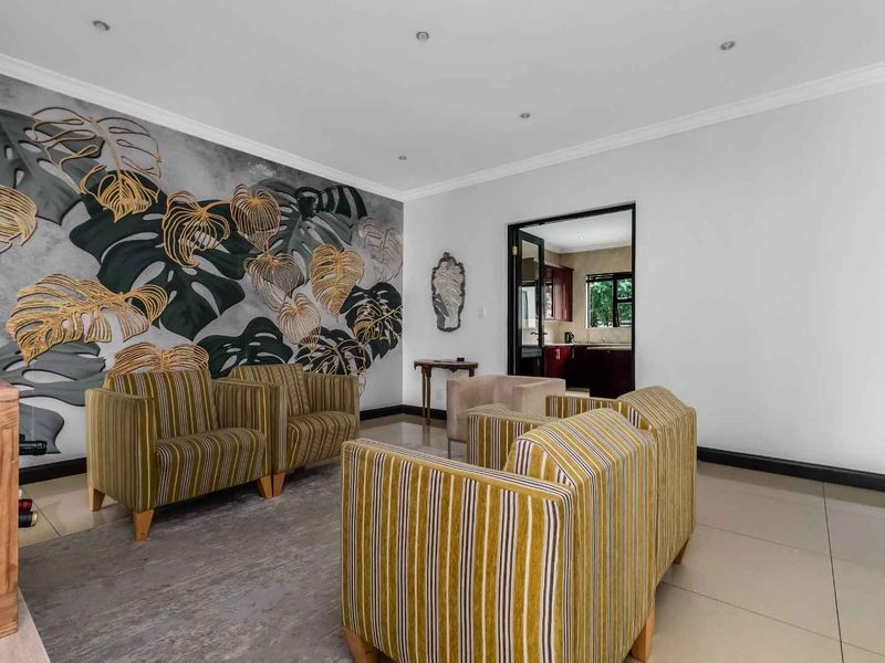 Immaculate 4 Bedroom House for Sale in Fernbrook Estate - Photo 8