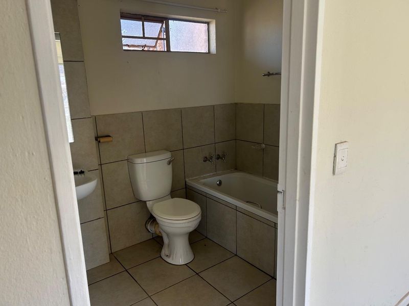 2 Bedroom Apartment in Lotus gardens - Photo 5