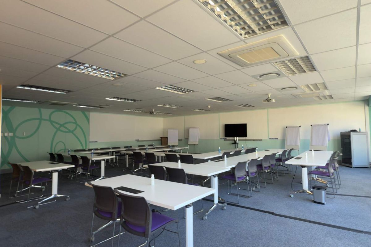 903m2 of prime office space to let in Foreshore - Photo 4
