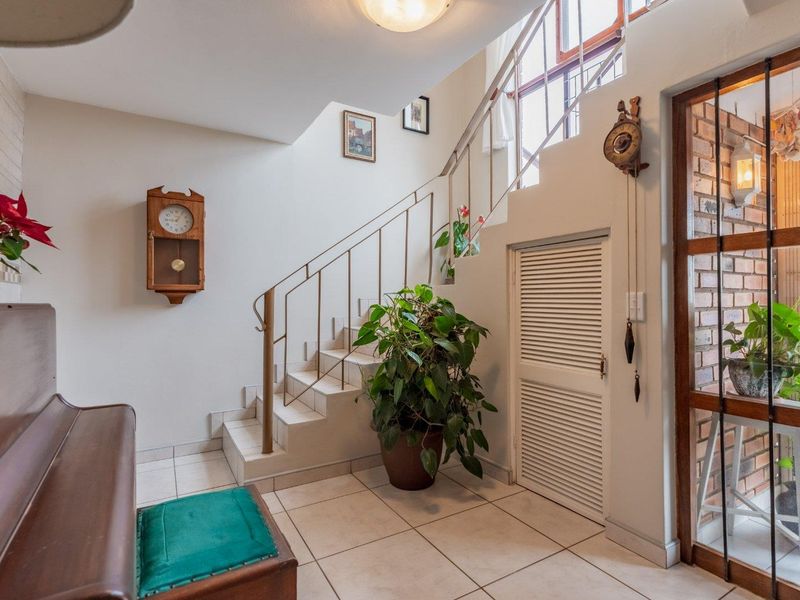 Stylish 2-Bedroom Duplex | Lock-Up-and-Go Living | Ocean Views & Stunning Sunsets - Photo 4