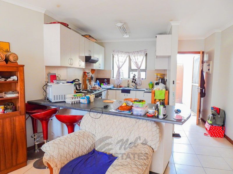 Townhouse in secure complex for sale - Photo 3