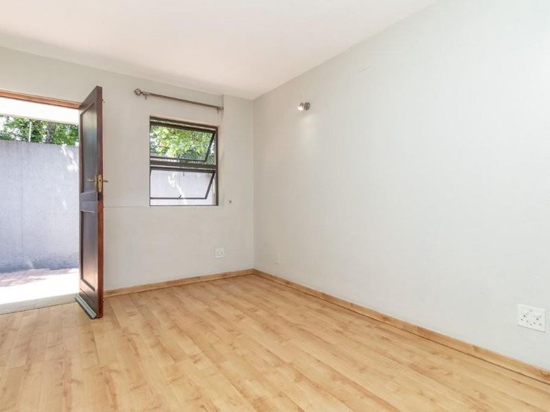 Charming garden cottage in a convenient location - Photo 6
