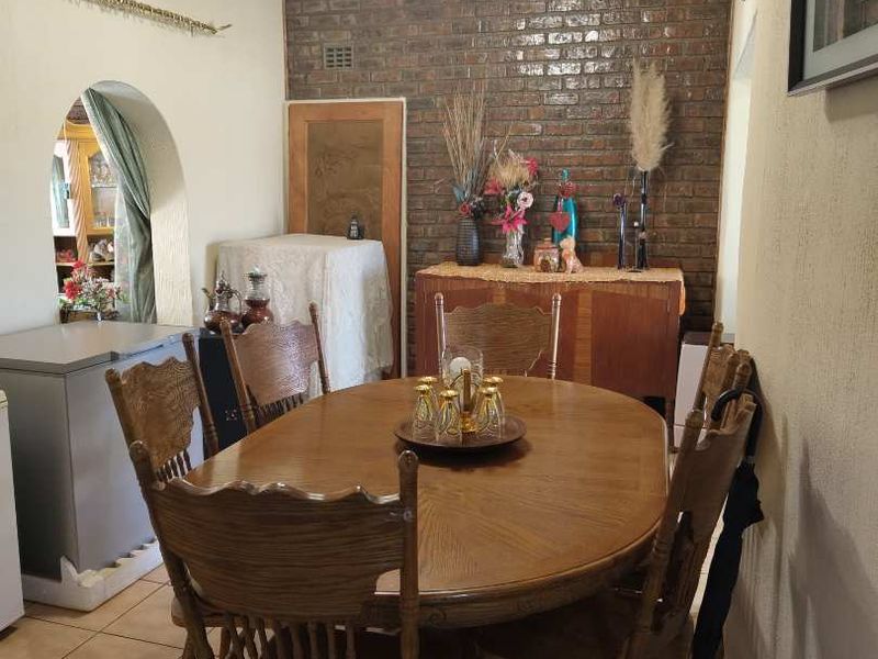 6 Bedroom Property for Sale in Volksrust - Photo 6