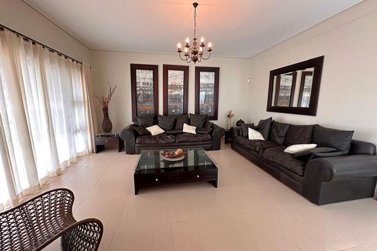 Beautiful Family Home looking for it's new family - Photo 4