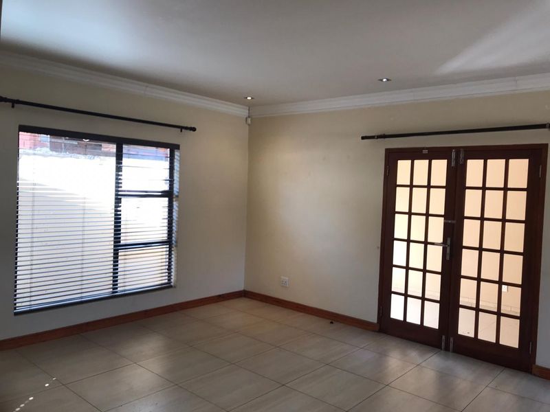 NOT PET FRIENDLY! Lovely Cluster for Rent - Available 1 September 2024 - Photo 4