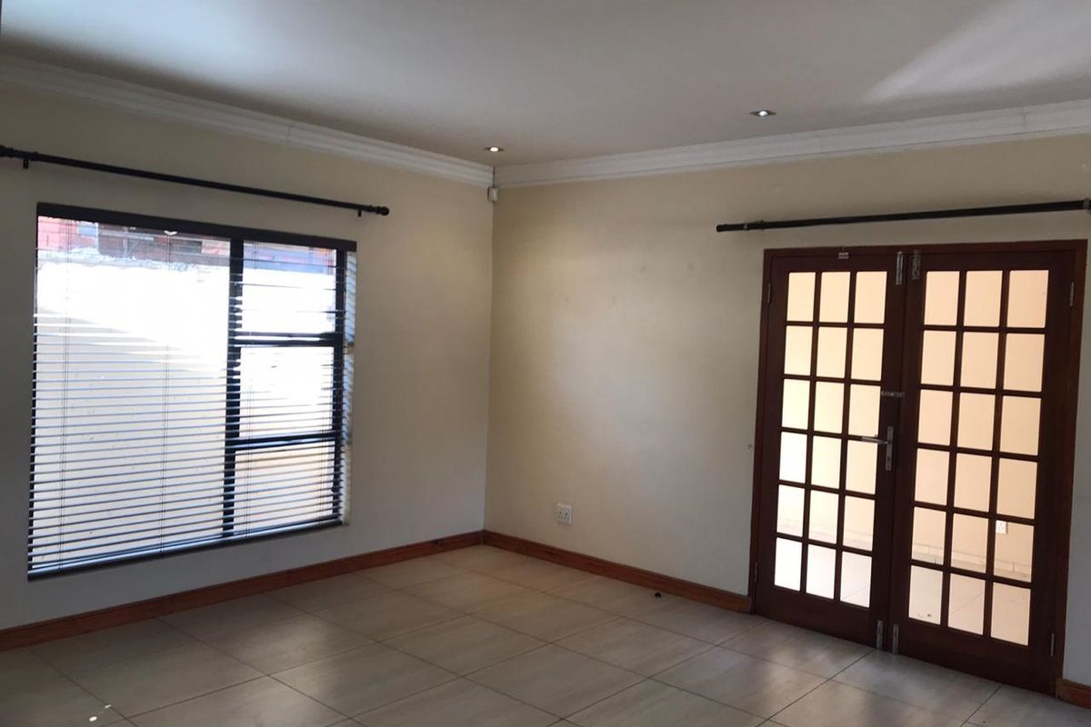 NOT PET FRIENDLY! Lovely Cluster for Rent - Available 1 September 2024 - Photo 4