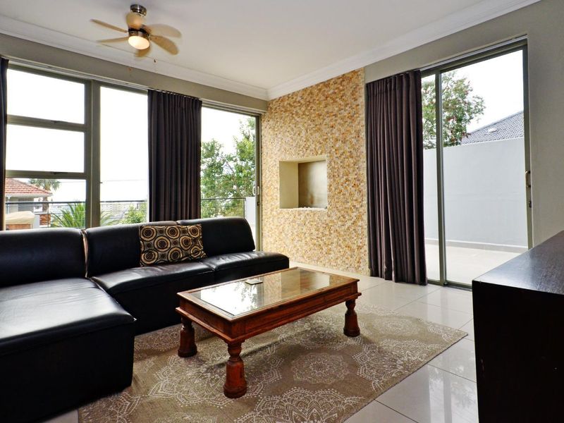 Stunning two bedroom apartment with large private deck - Photo 2