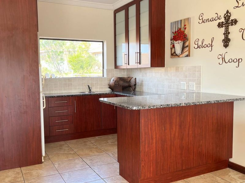 Your Dream Home with Additional Separate 2nd Home in Hartenbos: Luxury, Views, and Space - Photo 10