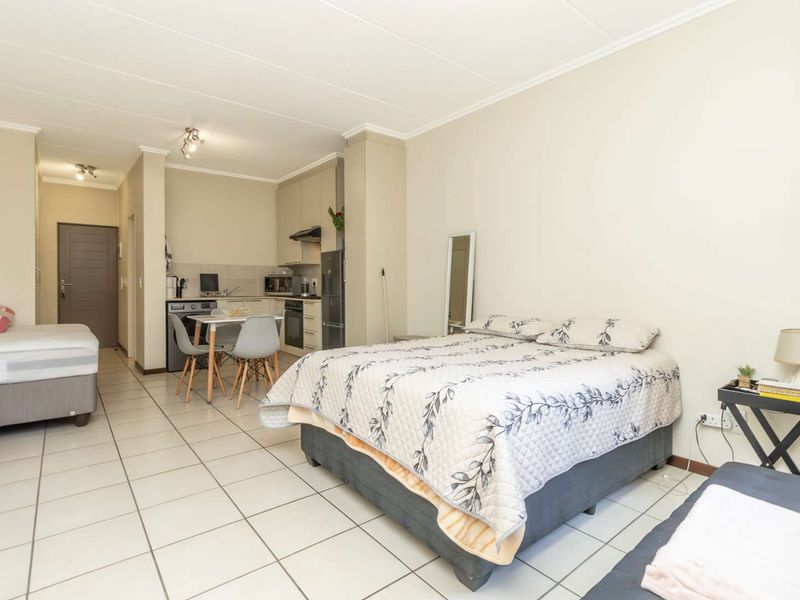 Stylish Studio Close to Shops, Dining and Entertainment - Photo 5