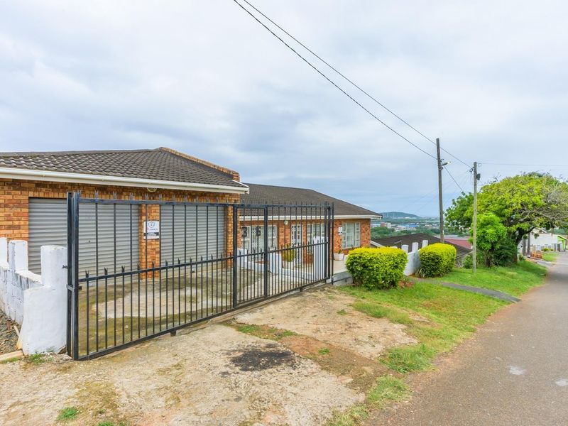 CHARMING FAMILY HOME IN MOBENI HEIGHTS - Photo 2