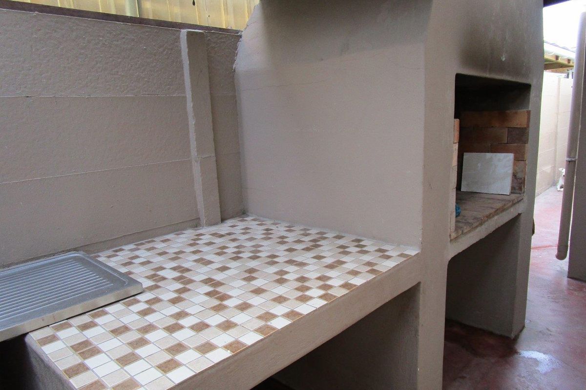 Erica Township, Belhar  - back unit  Perfect for professionals or a small family! - Photo 4