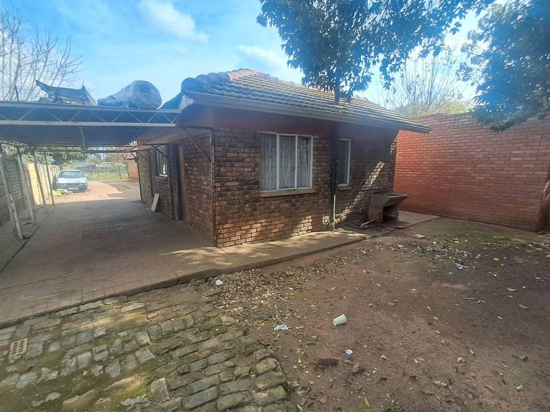 Multi Letting Property In Clayville Ext 01 - Photo 10