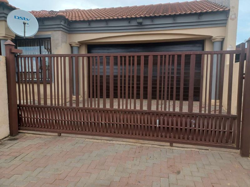 3 Bedroom House for Sale in Rosslyn, Nkwe Estates - Photo 3