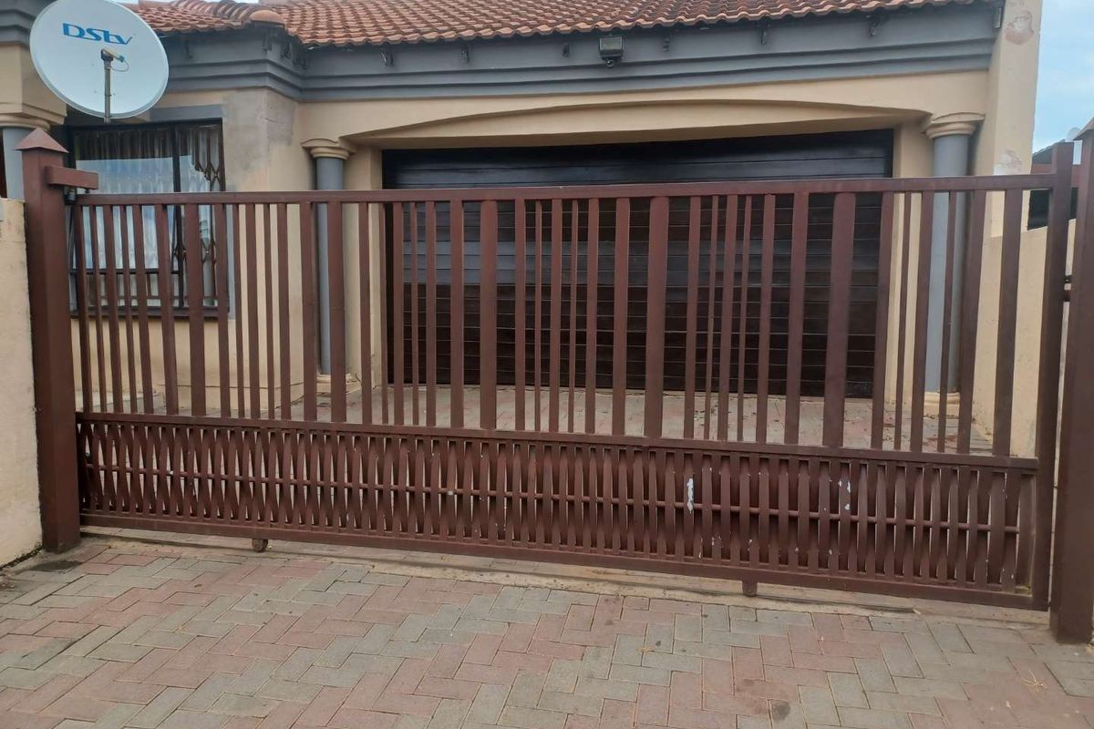 3 Bedroom House for Sale in Rosslyn, Nkwe Estates - Photo 3