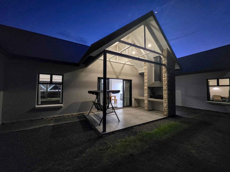 Contemporary Mountain Retreat with Panoramic Views | Clarens Mountain Estate - Photo 4