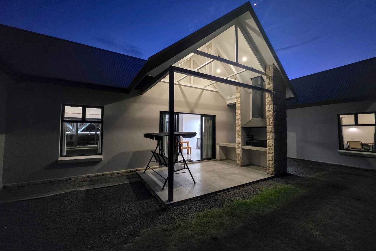 Contemporary Mountain Retreat with Panoramic Views | Clarens Mountain Estate - Photo 4