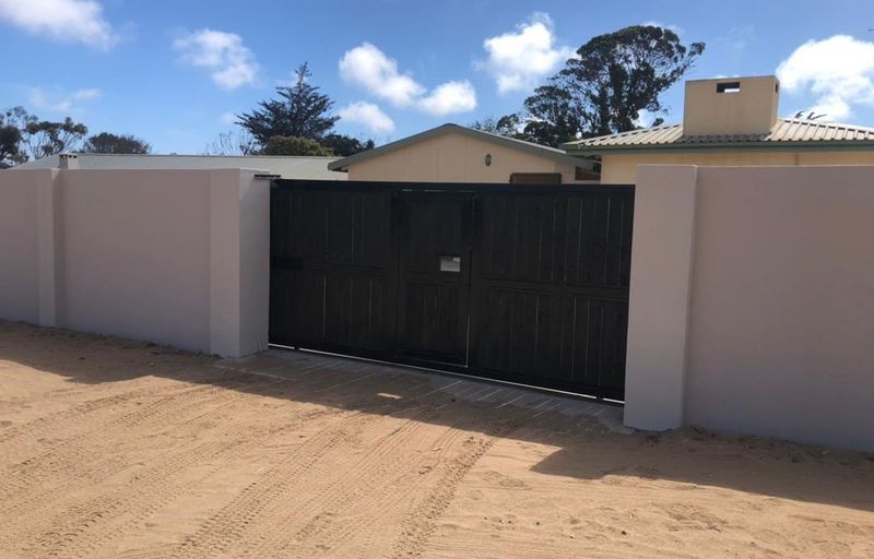 Turnkey Opportunity: Six En-Suite Bachelor Flats with Braai & Communal Area's