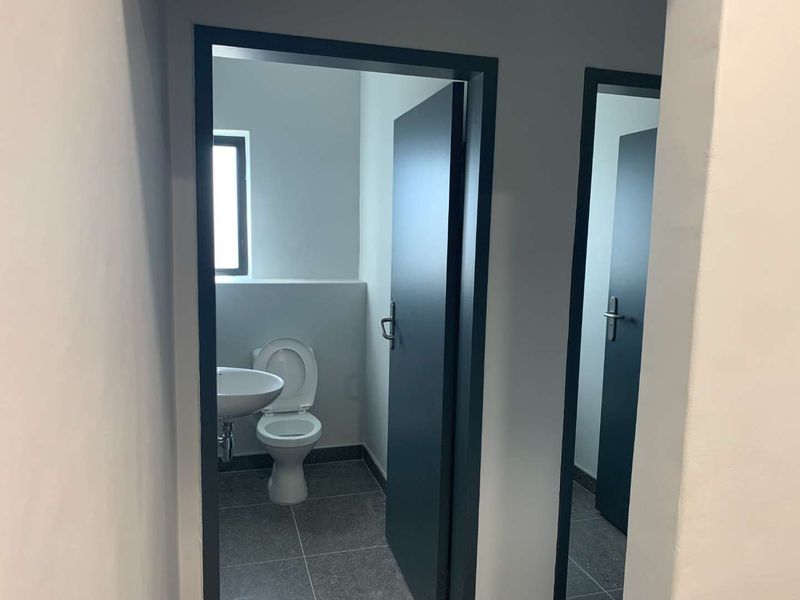 Modern Industrial Complex: Secure, Spacious, and Well-Equipped - Photo 6