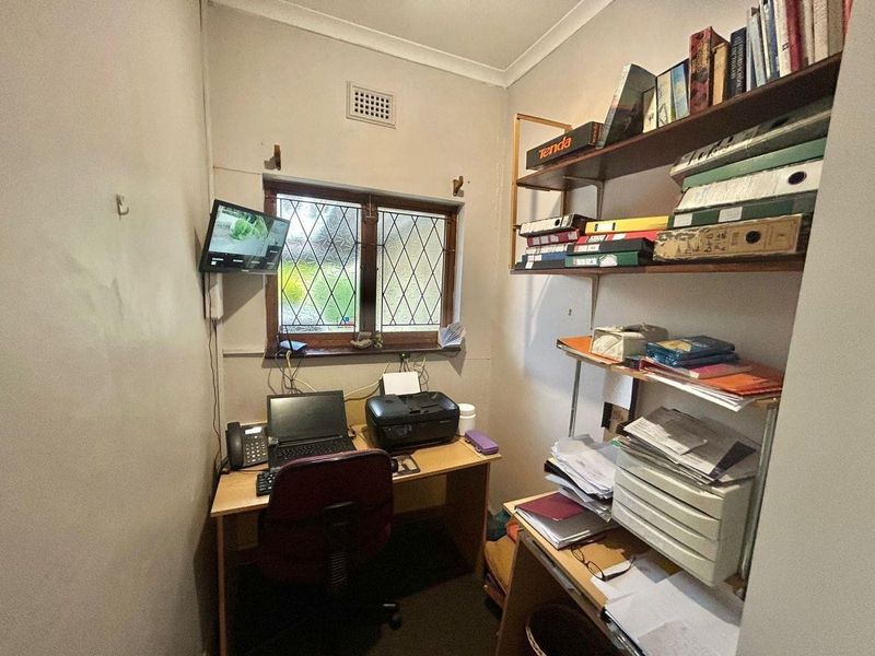Well-Maintained 3 Bedroom Home with 4 Income-Generating Flatlets in Montrose - Photo 8