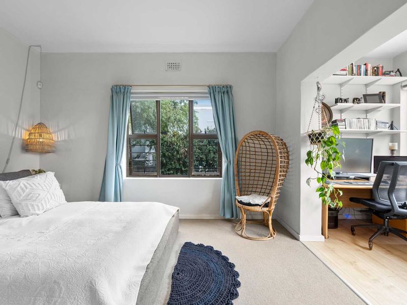 Secure Vredehoek Gem with Views, Garden & Separate Flatlet - Photo 9