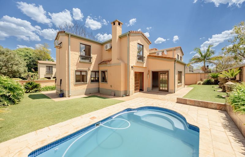 3-Bedroom Home with Pool in Portofino Estate, Faerie Glen