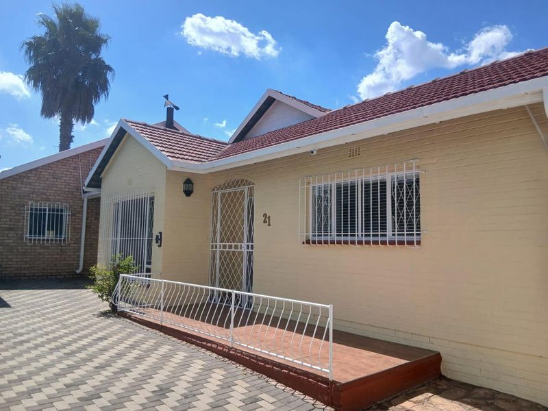 Lovely Family Home with Flat for sale - Photo 2