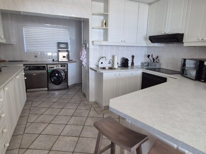 Luxury 3 Bedroom Seaview Appartment - Photo 2