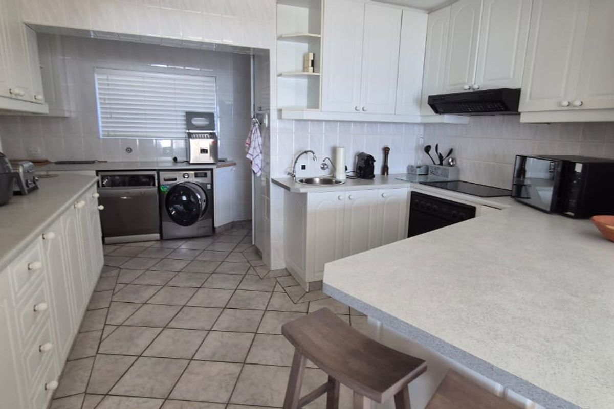 Luxury 3 Bedroom Seaview Appartment - Photo 2