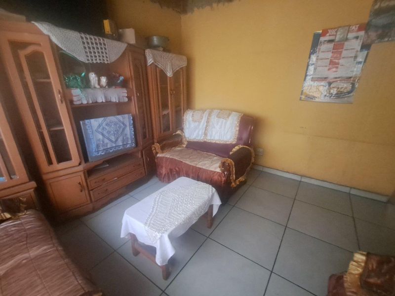 2 Bedroom House In Lindekuhle Ivory Park Ext 10 - Photo 3