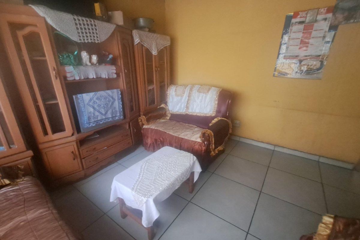 2 Bedroom House In Lindekuhle Ivory Park Ext 10 - Photo 3