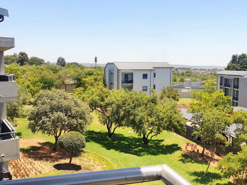 The ultimate blend of easy, modern living and awesome estate perks - Photo 3