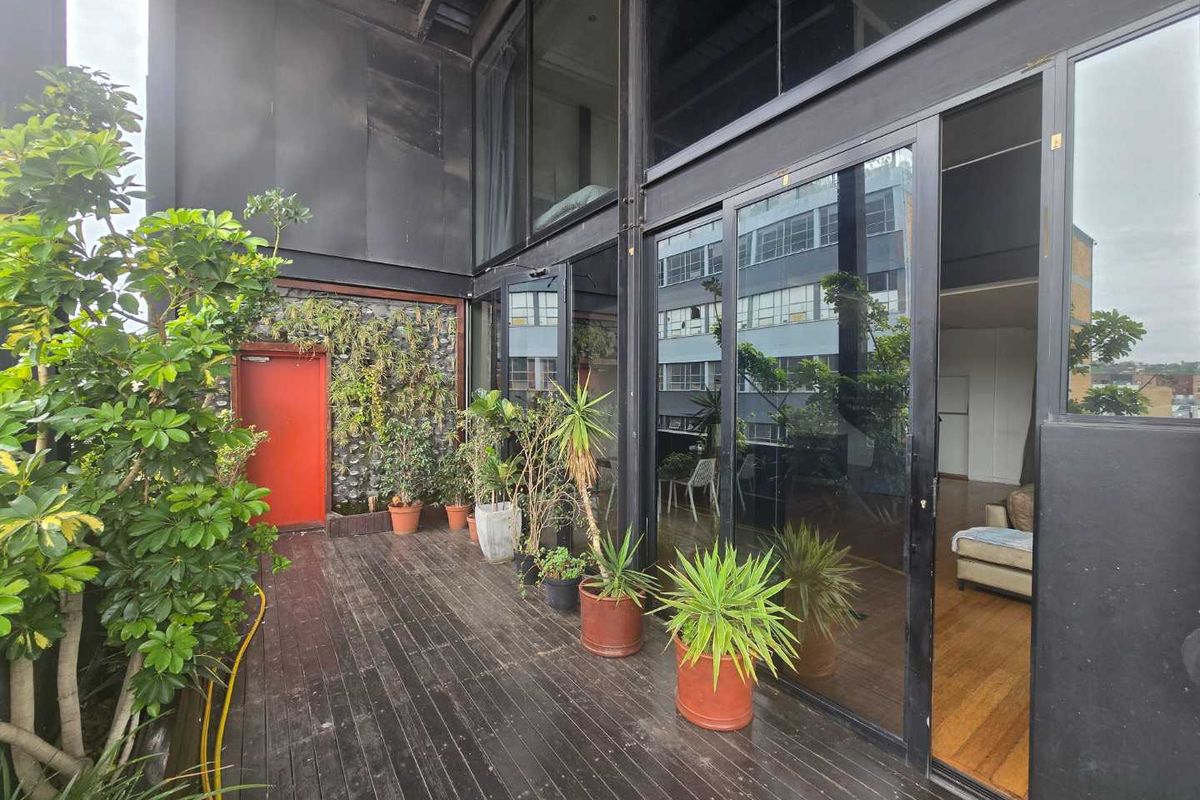 Modern Two-Bedroom Apartment with Stunning Views in Maboneng - Photo 4